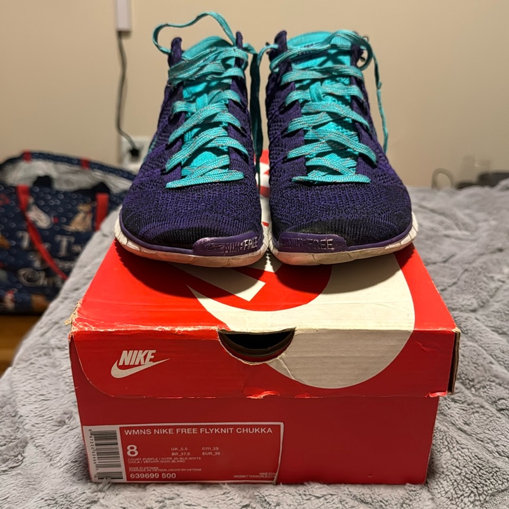 Women’s Nike Free Flyknit Chukka sneakers size 8 gently worn